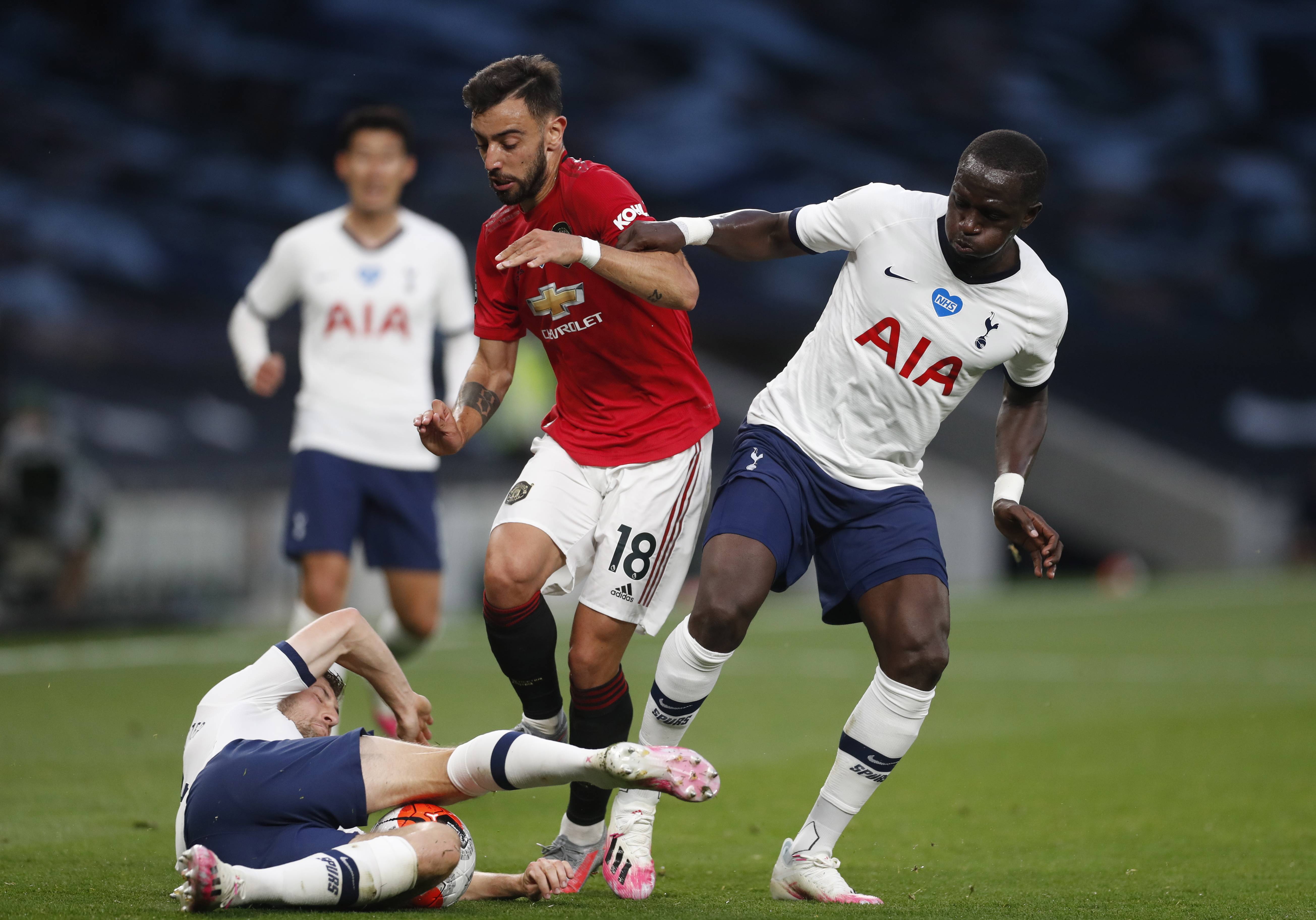 并展现了他 并展现了他