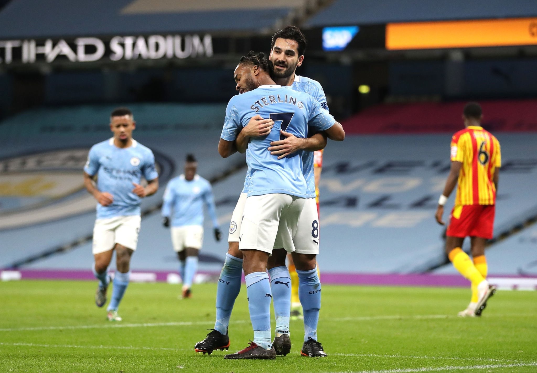 起伏不定 起伏不定