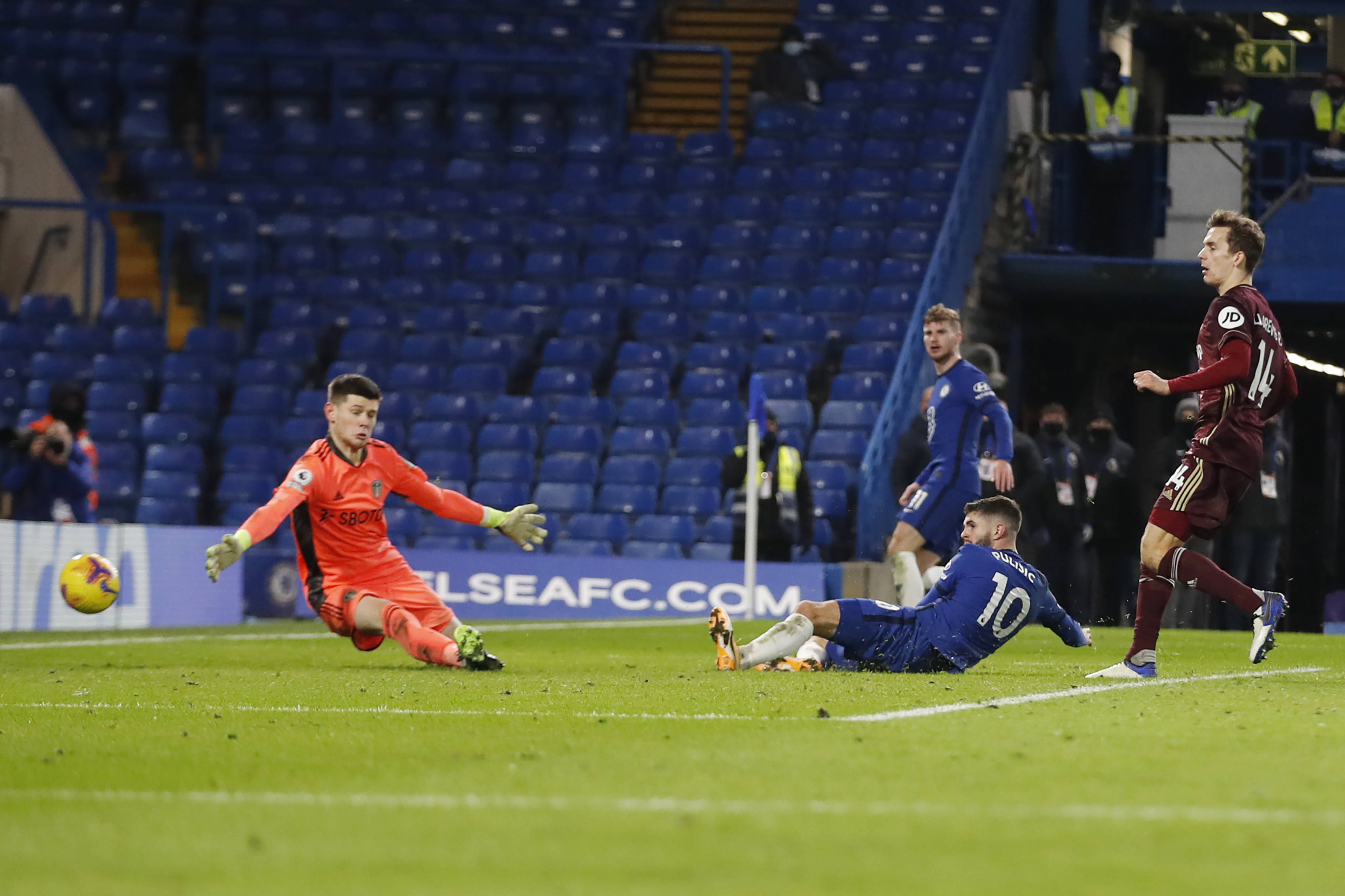 并确保球员 并确保球员